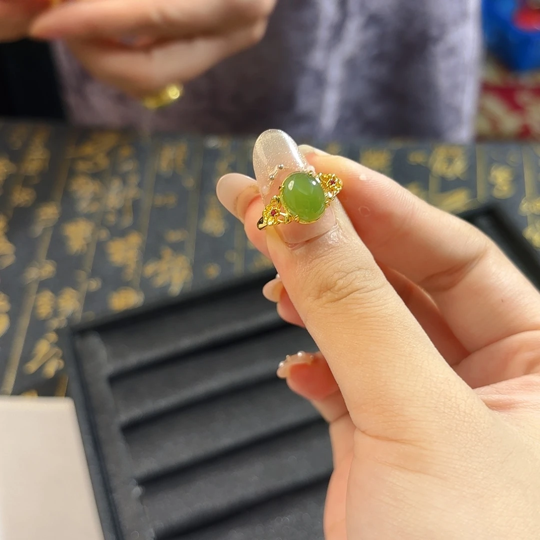 颈饰未镶嵌和田玉蛋面戒指卡10 8