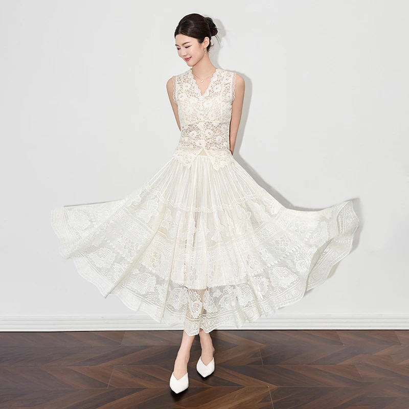 飘逸松弛蝴蝶定位蕾丝刺绣网纱白色伞摆半身裙女夏季新款2504407