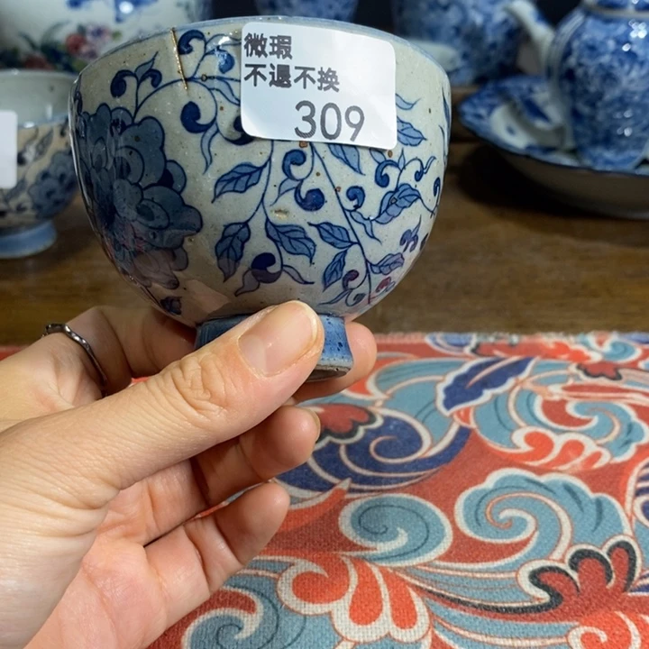 青花瓷景德镇手绘缠枝莲微瑕茶杯