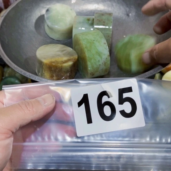 未镶嵌蛇纹石玉珠宝奇石