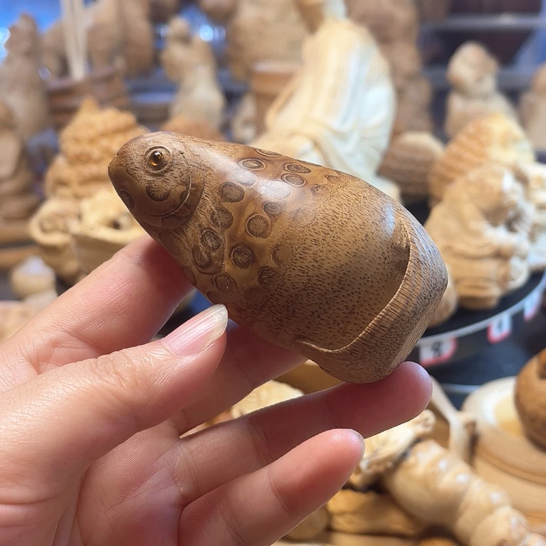 竹根雕一把抓金鱼