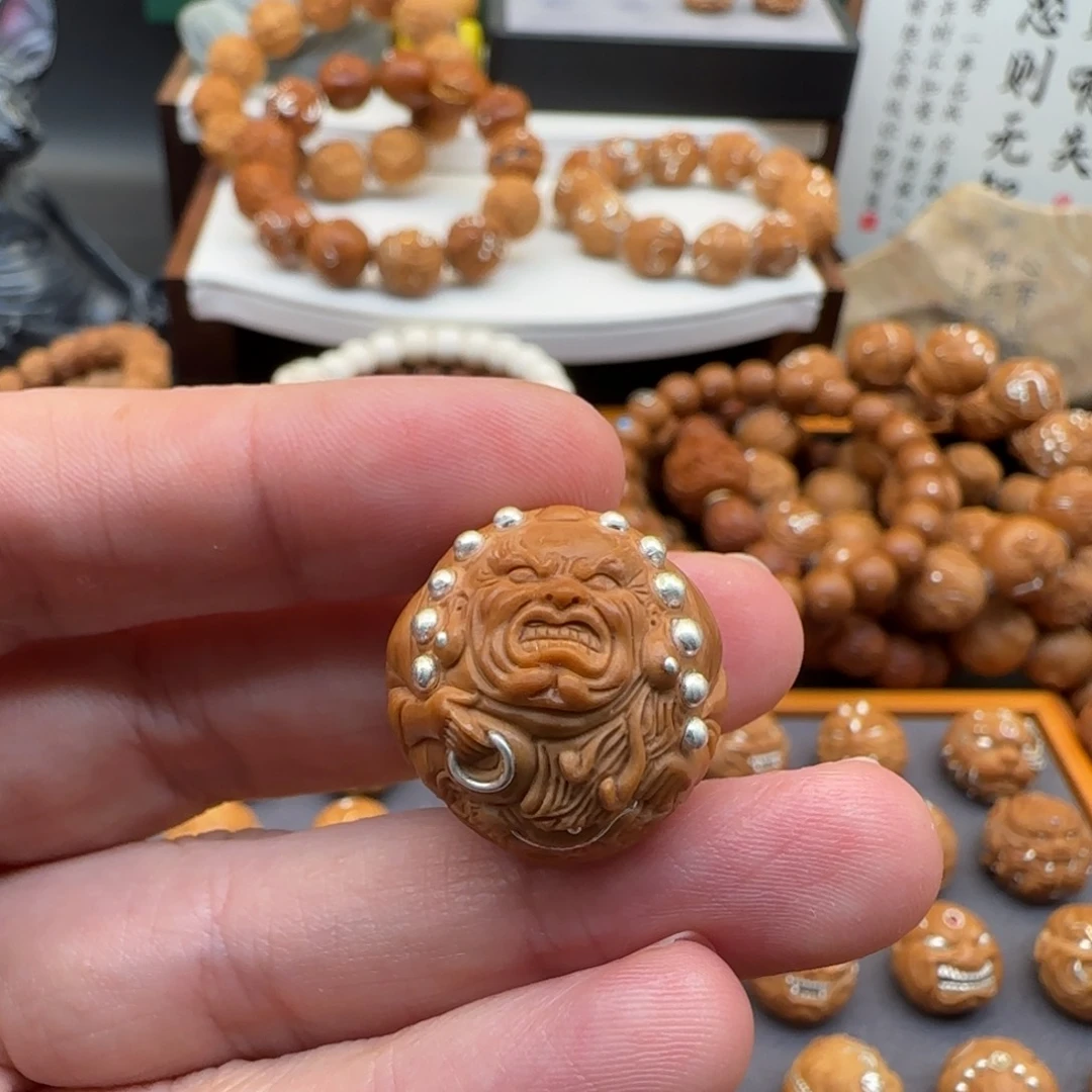 S***S猴头核桃吊坠祥龙