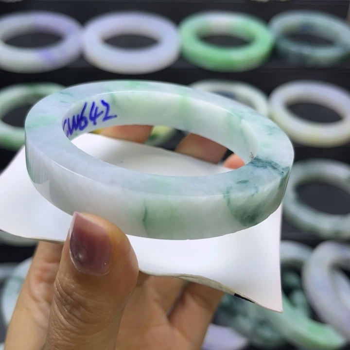 定制翡翠未镶嵌手镯