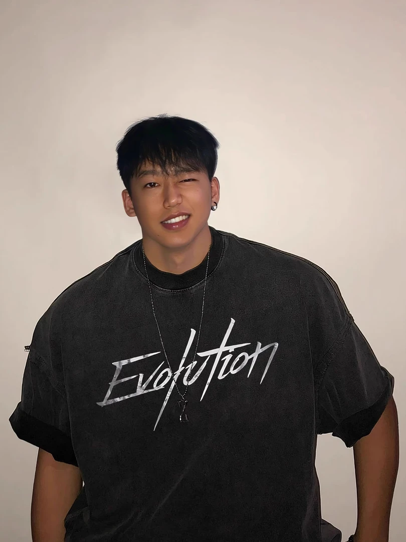 特大码谢霆锋同款短袖T恤美式水洗做旧重磅金属液态字母纯棉上衣