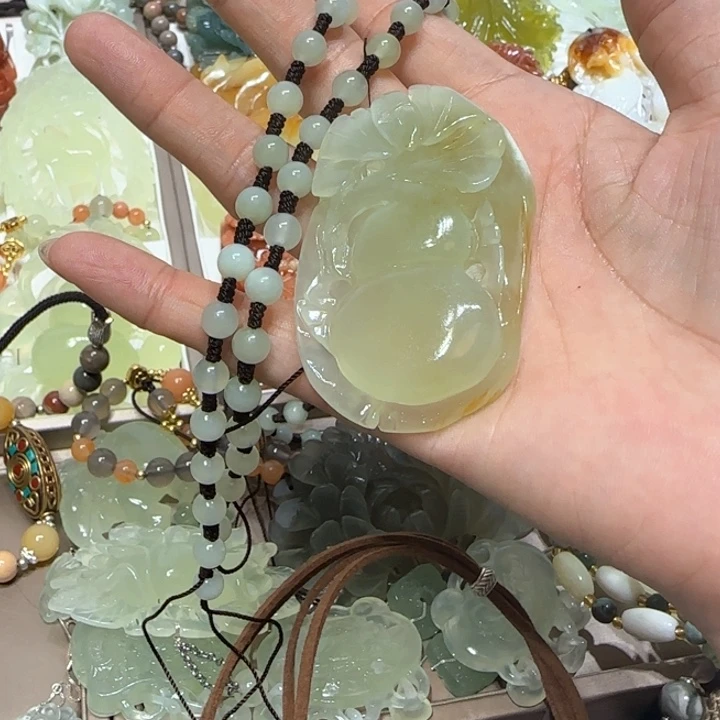 蛇纹石玉吊坠未镶嵌