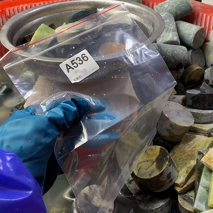 蛇纹石玉珠宝半成品未镶嵌