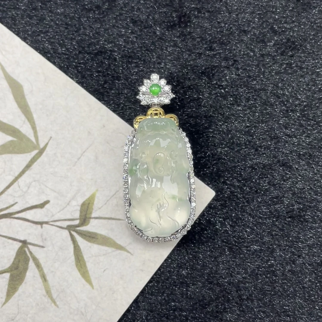 冰绿貔貅—翡翠18K金镶嵌吊坠(赠链)