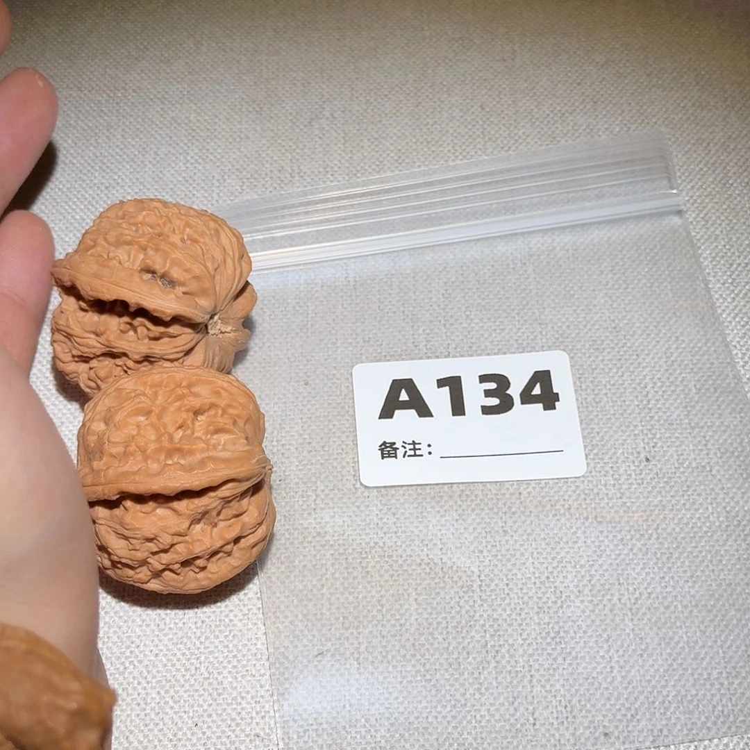 文玩核桃吊坠白狮子134