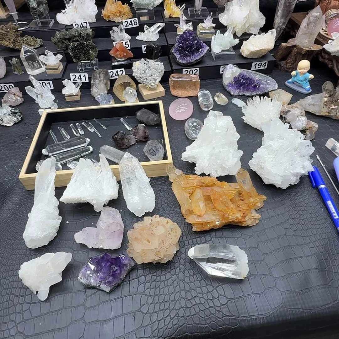 夏***闪石材天然水晶摆件