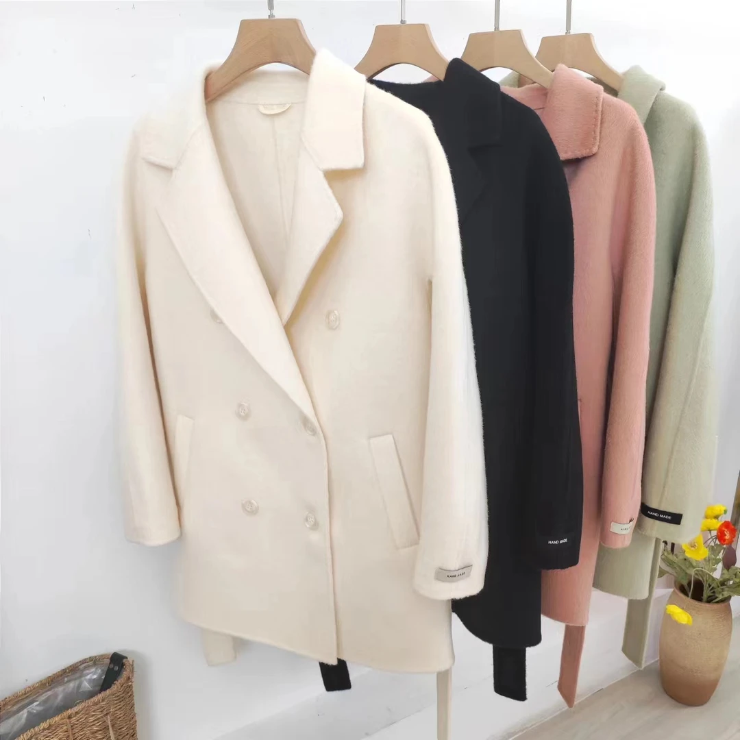 宽松腰带短款羊绒外套