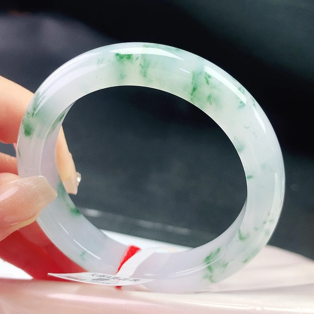 翡翠手镯未镶嵌54圈