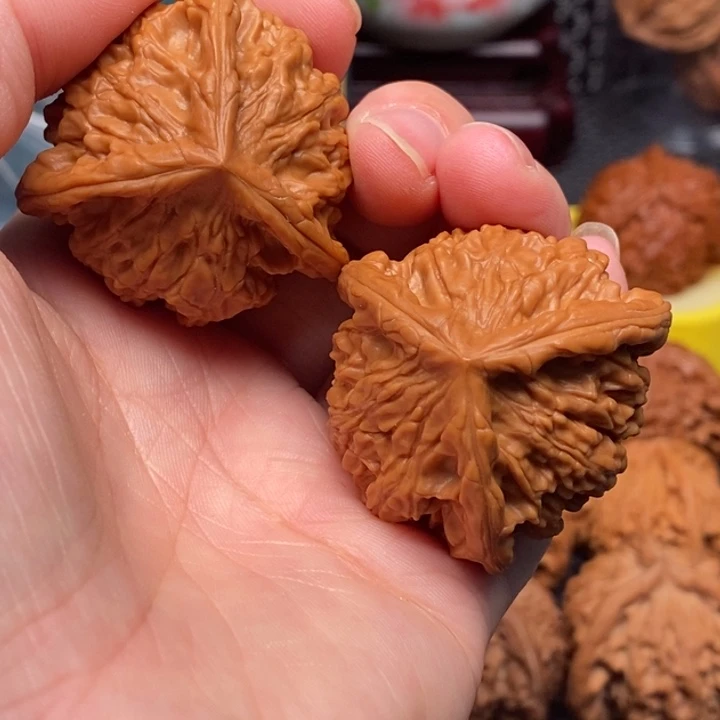 黄***园文玩核桃吊坠唐三角