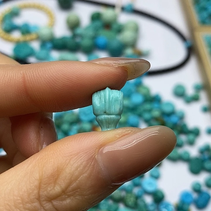 绿松石未镶嵌珠宝奇石