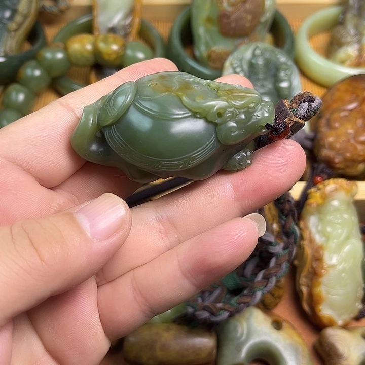 岫岩老玉（透闪石质玉）未镶嵌颈饰