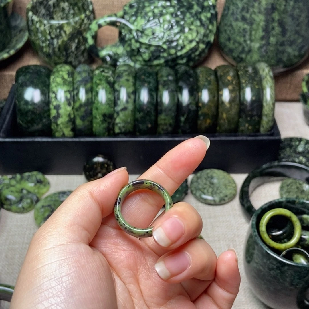 蛇纹石玉手镯未镶嵌泛*