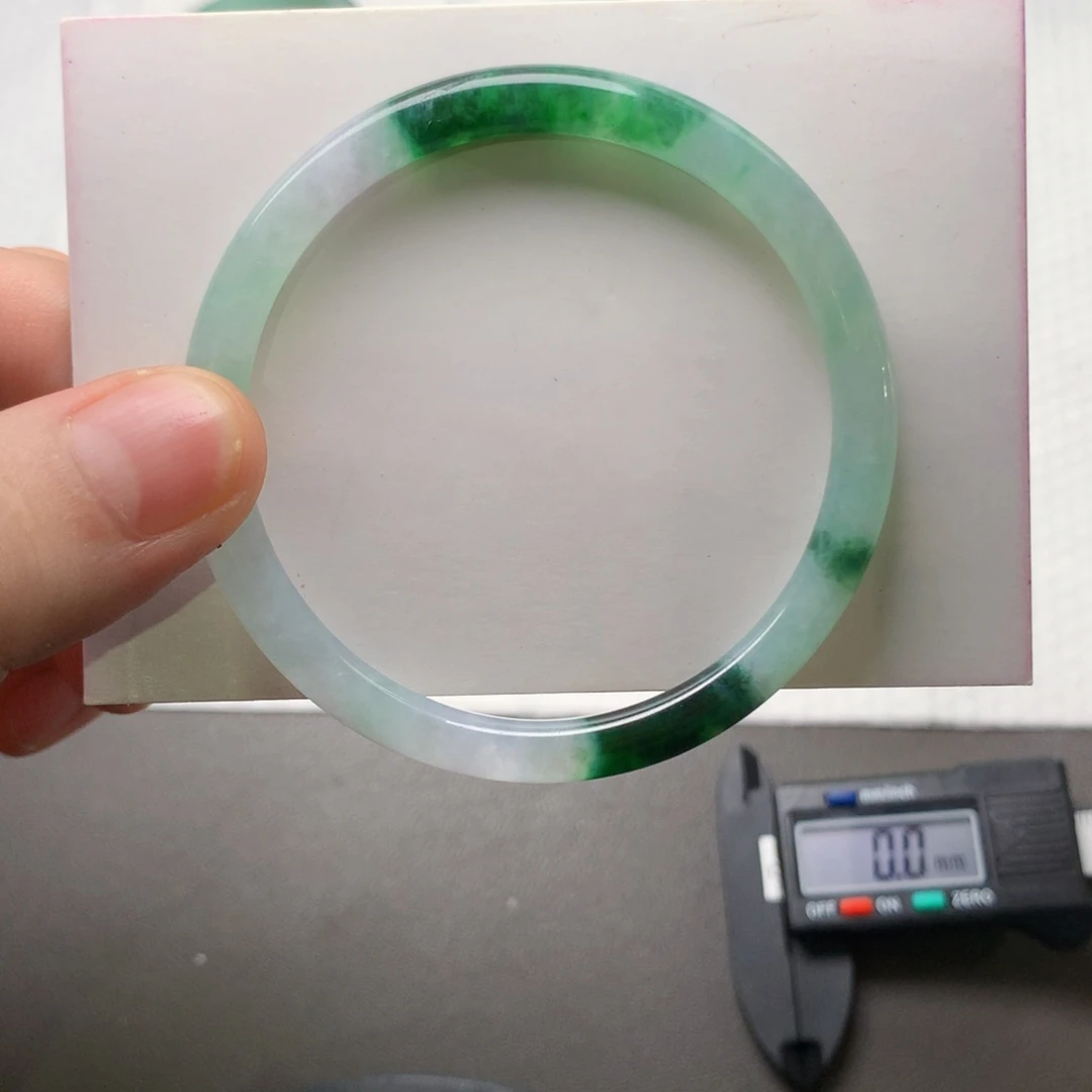 翡翠未镶嵌手镯（圆镯）54.4