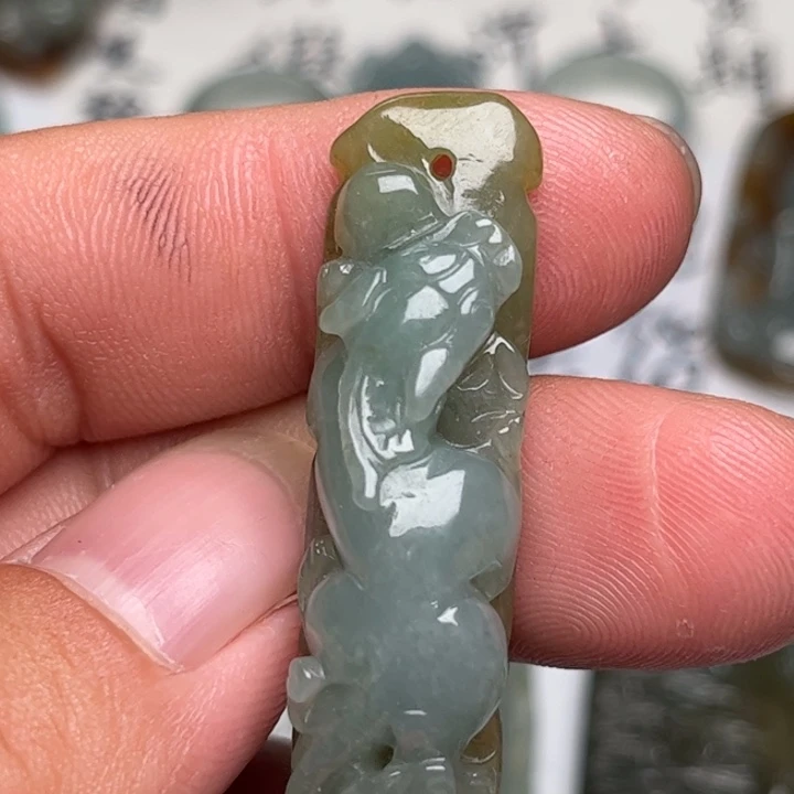 翡翠未镶嵌颈饰貔貅