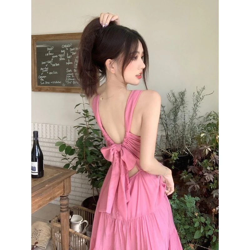 初恋甜美粉色蝴蝶结吊带露背连衣裙女夏季新款纯欲风甜美沙滩裙子