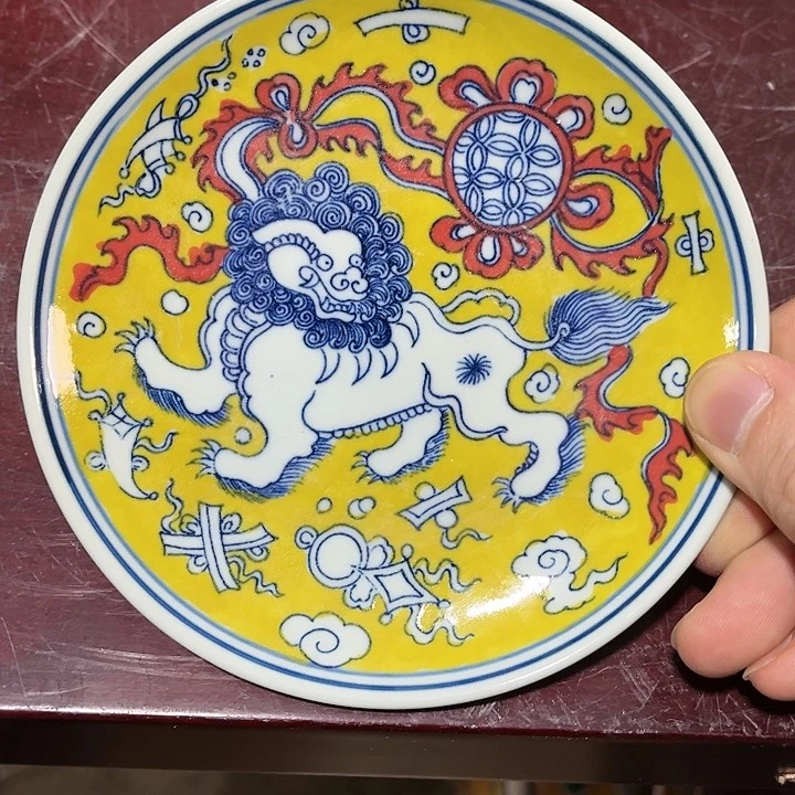 瓷片//////直径13.5厘米。绿西西。