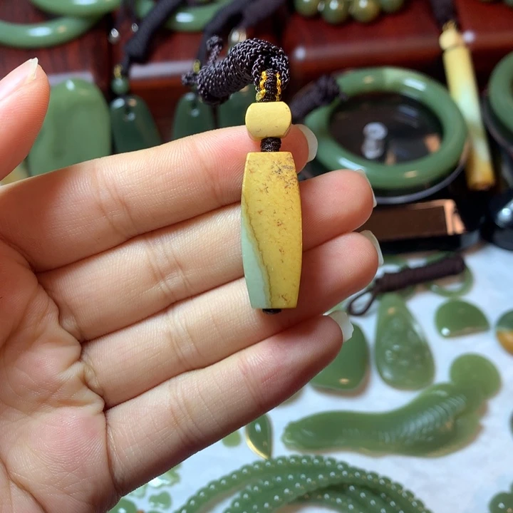 岫岩河磨玉（透闪石质玉）未镶嵌颈饰