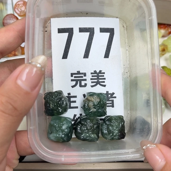 蛇纹石玉足银镀金镶嵌颈饰