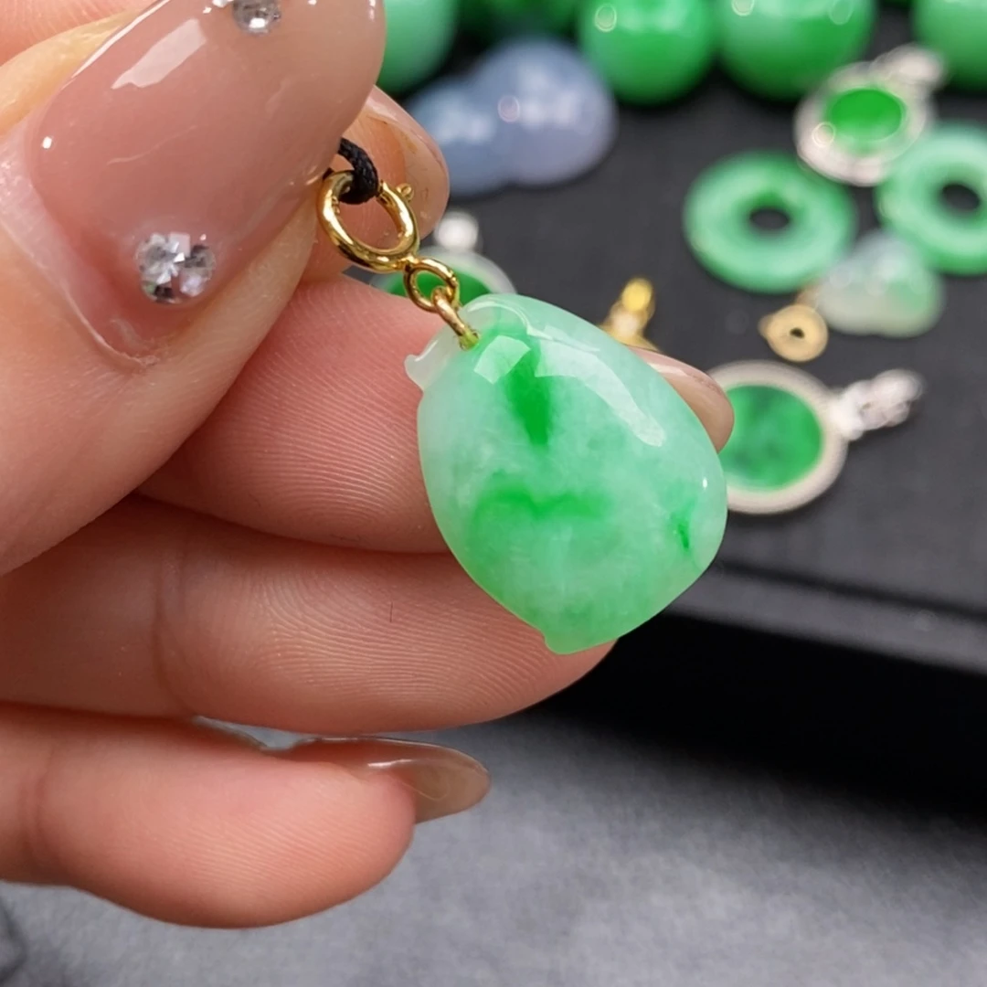 翡翠颈饰18K金镶嵌翡翠