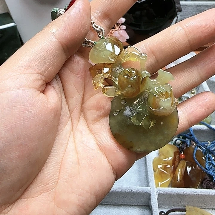 蛇纹石玉颈饰未镶嵌红*芦