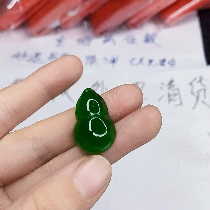 养***奶翡翠未镶嵌手镯一图一物实物为准（微瑕处理）