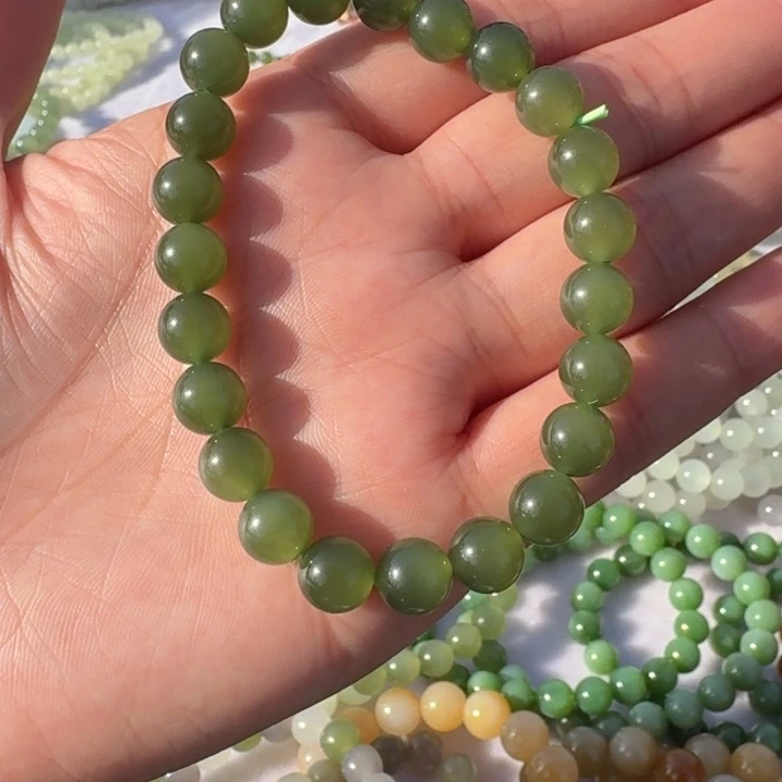 薇****和田玉未镶嵌颈饰