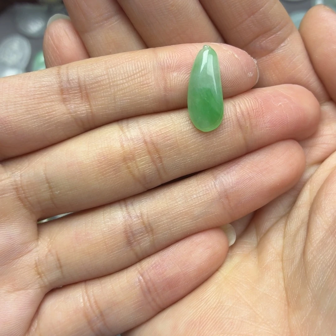 翡翠未镶嵌颈饰阳绿瓜