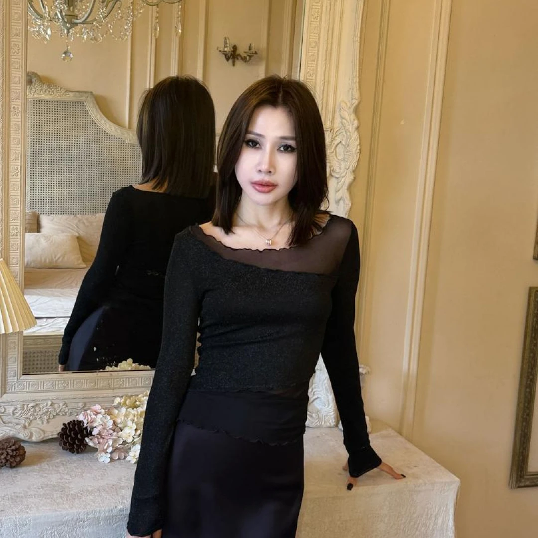LUXURYMEMO【风铃】暗月幽梦设计感显瘦长袖时尚轻奢蕾丝针织上衣