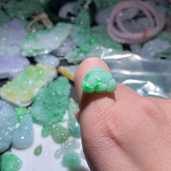 颈饰未镶嵌翡翠天