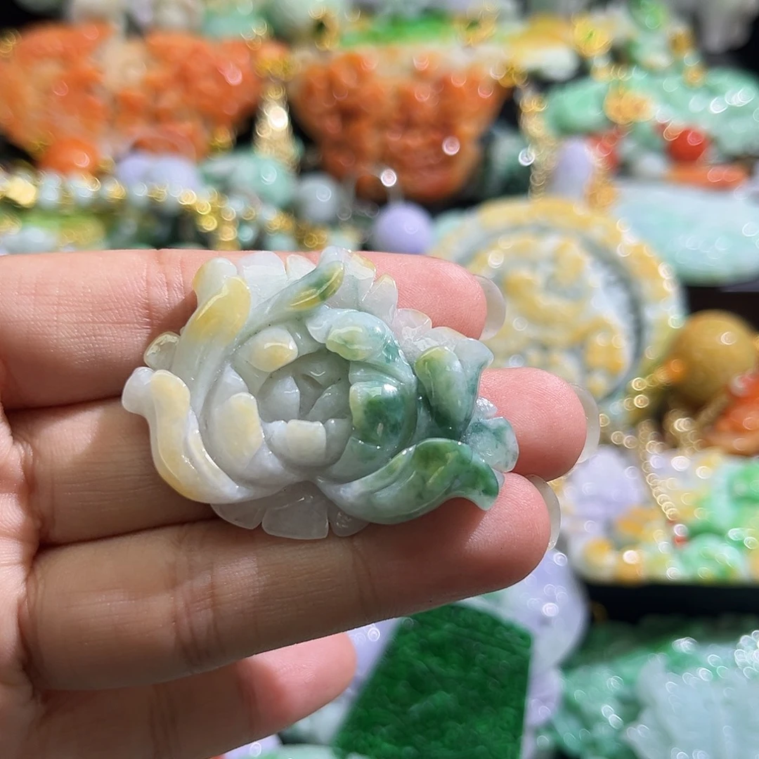 颈饰未镶嵌翡翠待编 织