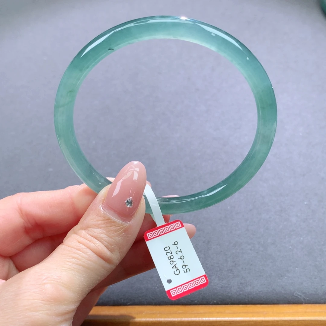 翡翠手镯未镶嵌天然翡翠手镯