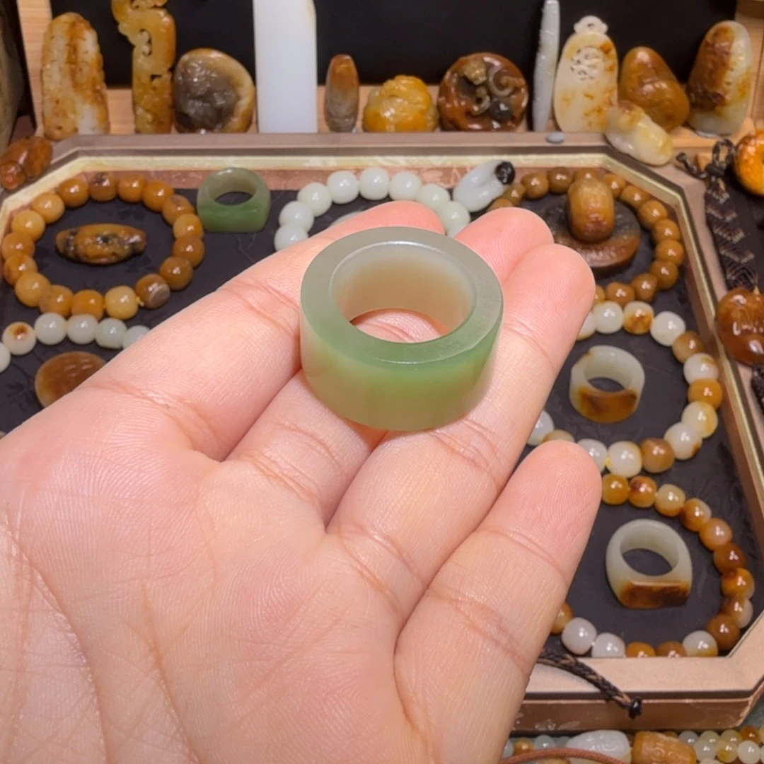 招***金和田玉未镶嵌珠宝奇石