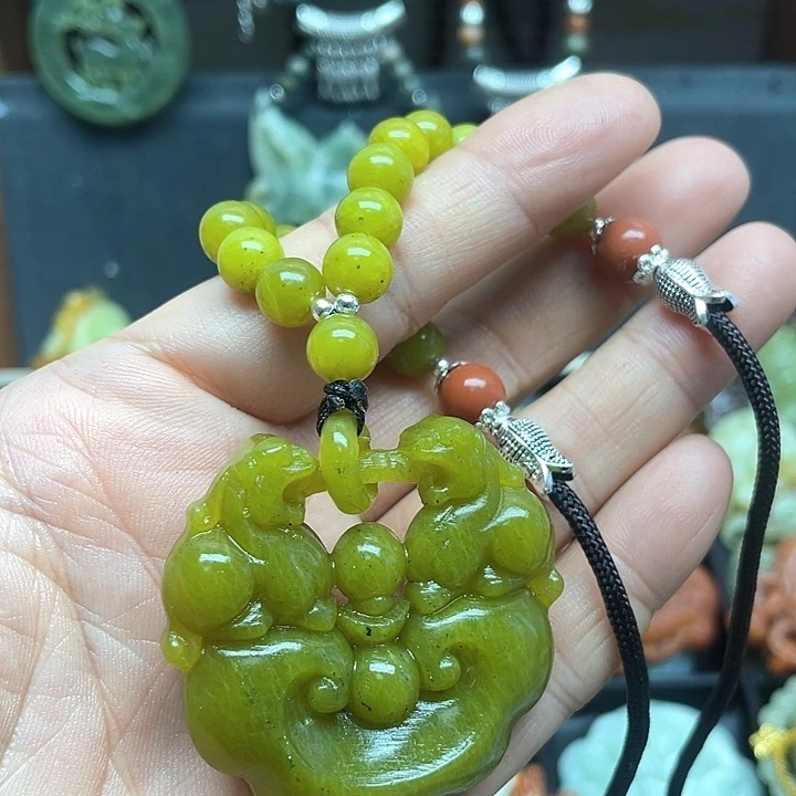 未镶嵌蛇纹石玉颈饰