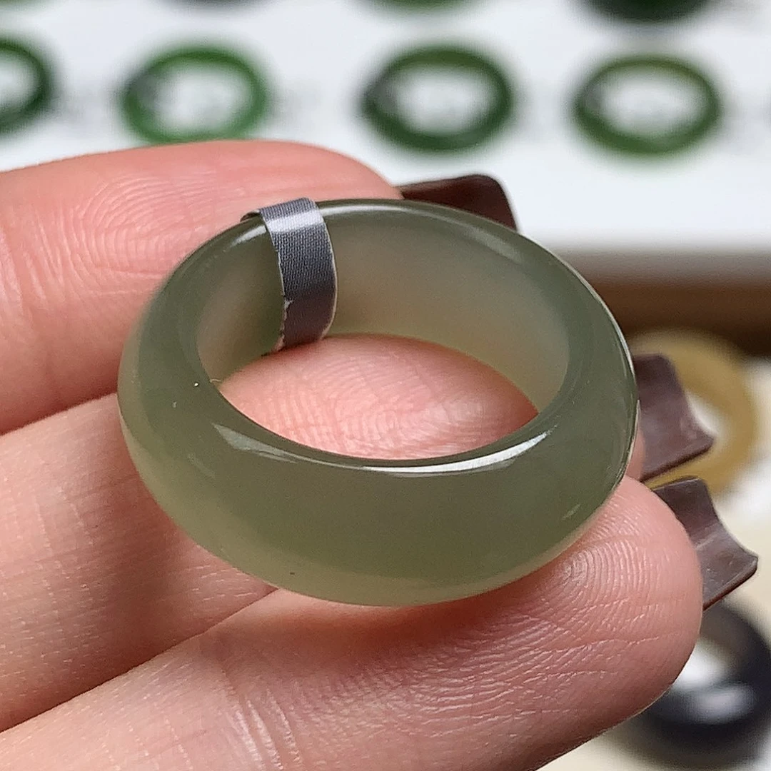 未镶嵌戒指和田玉