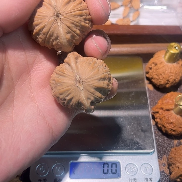 潘***困核桃全品无修铁锤核桃