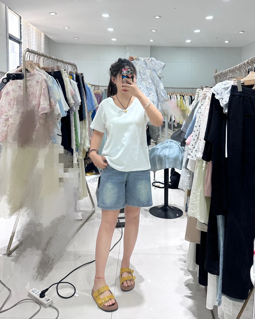 【李姑娘专属】0003韩版牛仔短裤（腰间图案随机发）