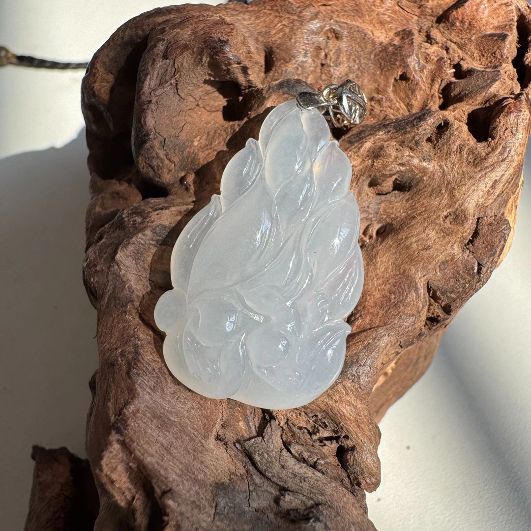 【自然光实拍】天然缅甸翡翠 白冰九尾