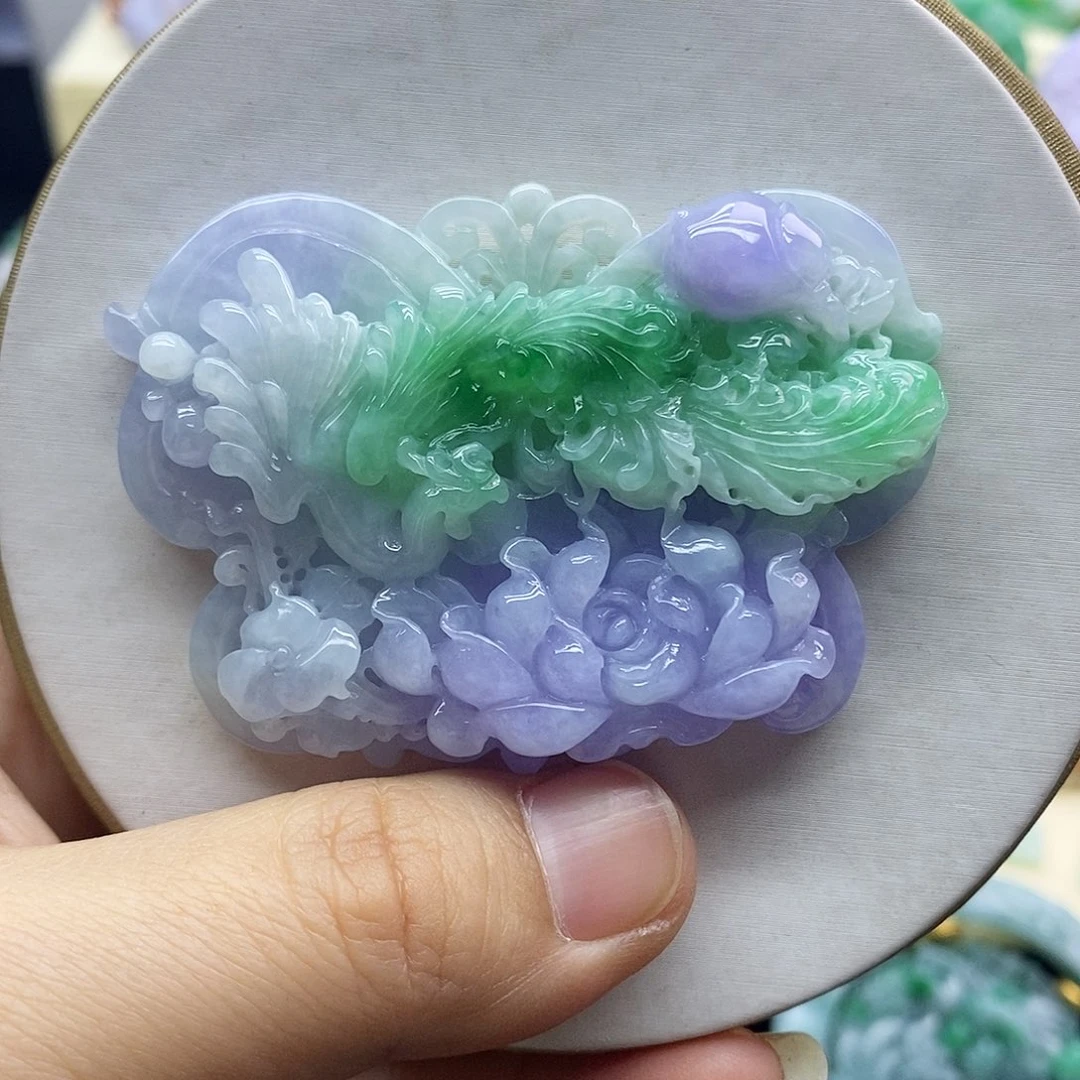 翡翠未镶嵌吊坠(赠链)