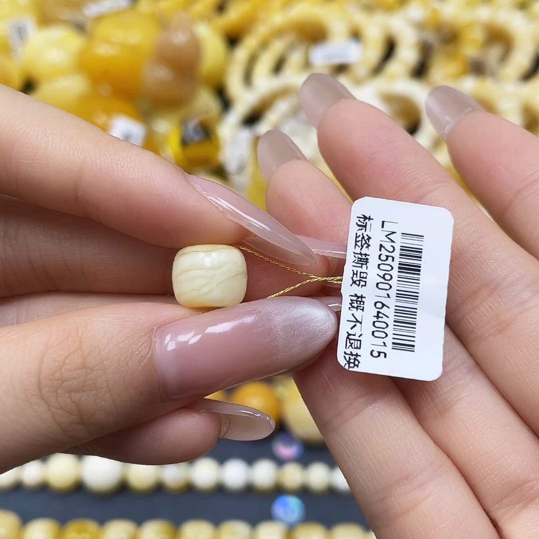 蜜蜡未镶嵌裸石沁色老型10.4✖️8.7mm