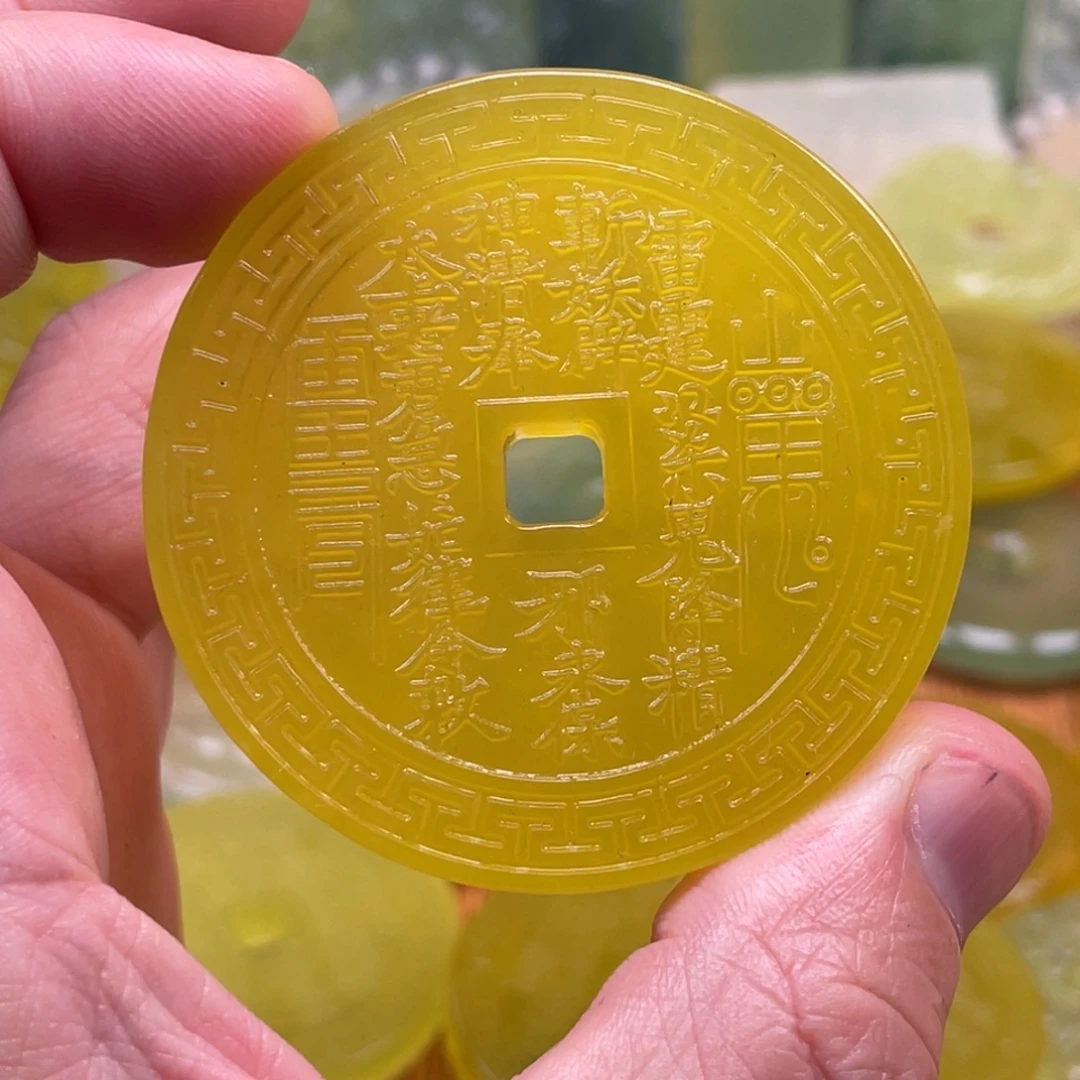 空***空蛇纹石玉未镶嵌颈饰