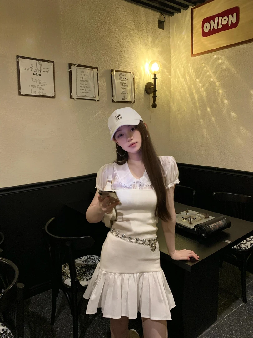 法式早秋季新款蕾丝拼接V领连衣裙女收腰显瘦飞飞袖短袖短裙