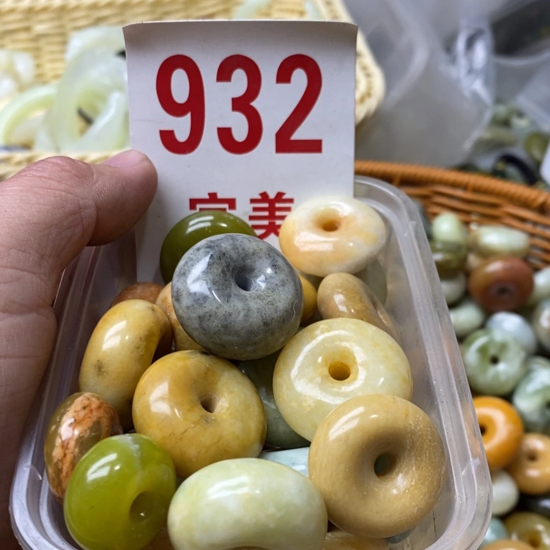 蛇纹石玉挂坠未镶嵌