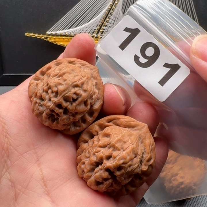 文玩核桃把件瑞金字塔