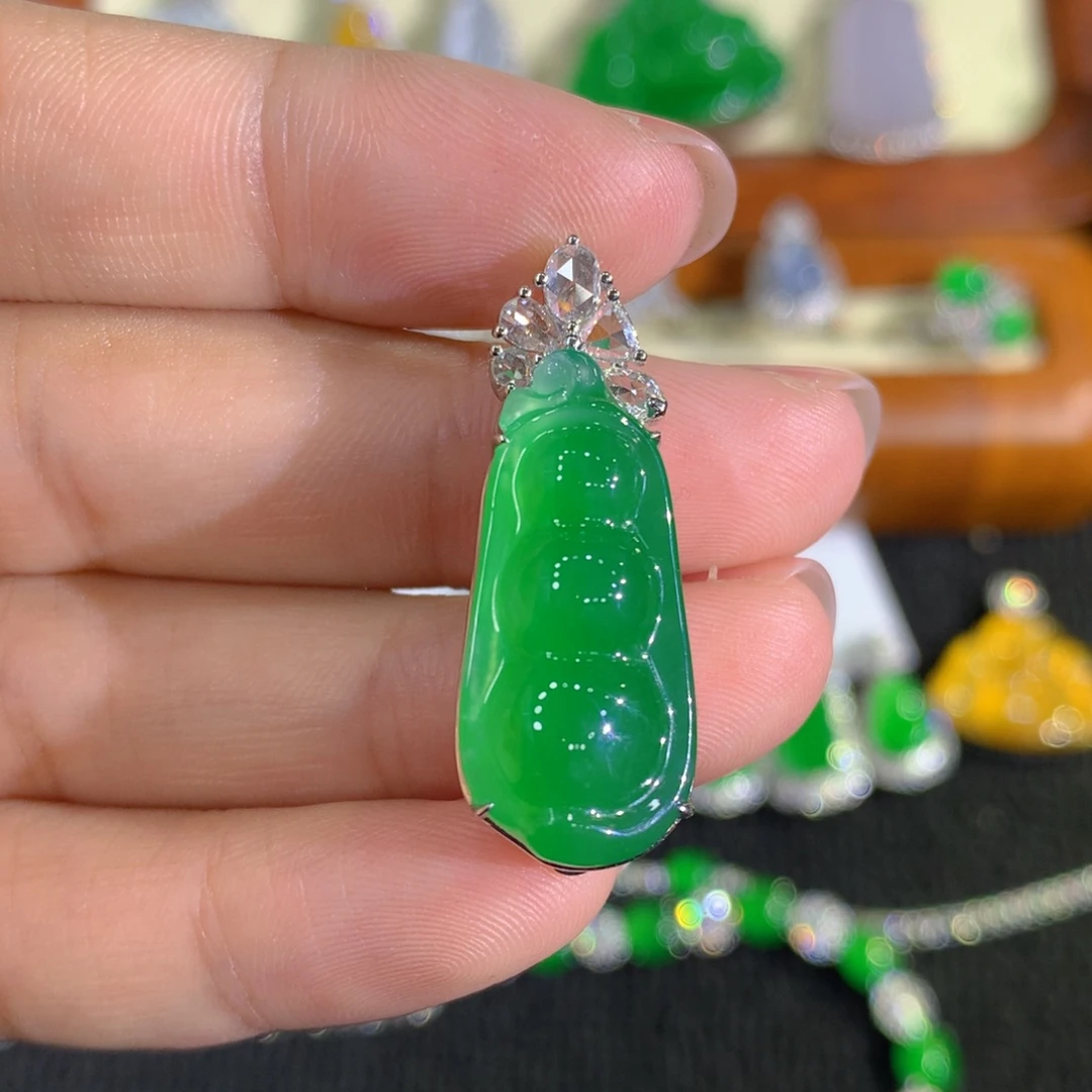 翡翠18K金镶嵌颈饰