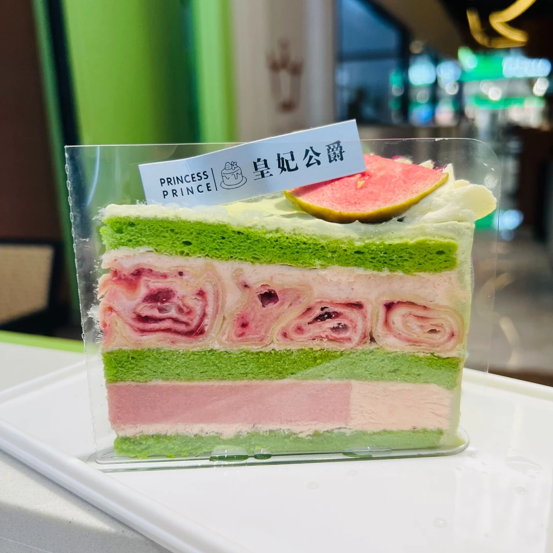 斑斓草莓可丽卷