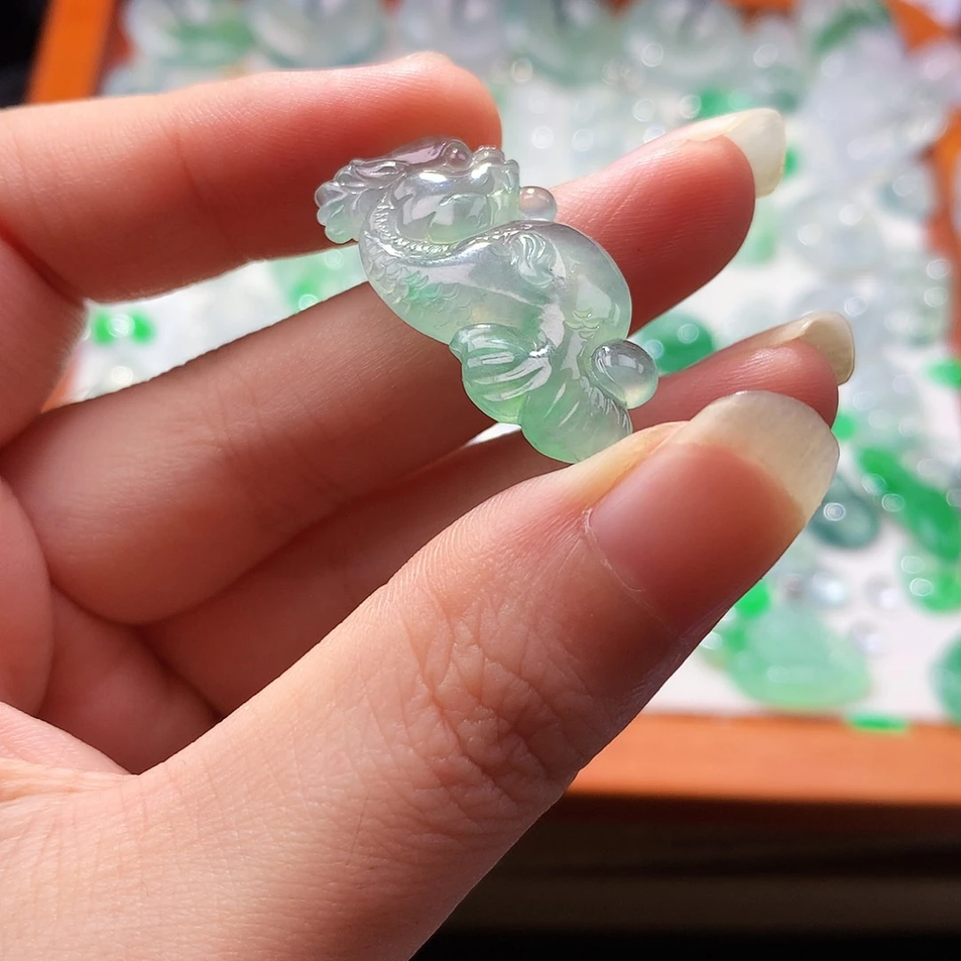 翡翠未镶嵌吊坠(不含链)鱼化龙