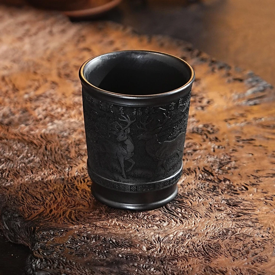 宜兴紫砂茶具 原矿石黄泥料刻绘双鹿图紫砂主人杯